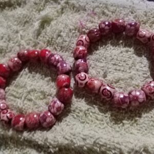 2 wooden beaded designs bracelet ladies new hand made